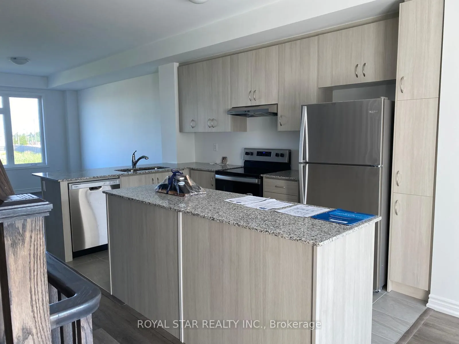 Photo 6 of 138 Keppel Circle, Brampton, Northwest Brampton — HOMEH