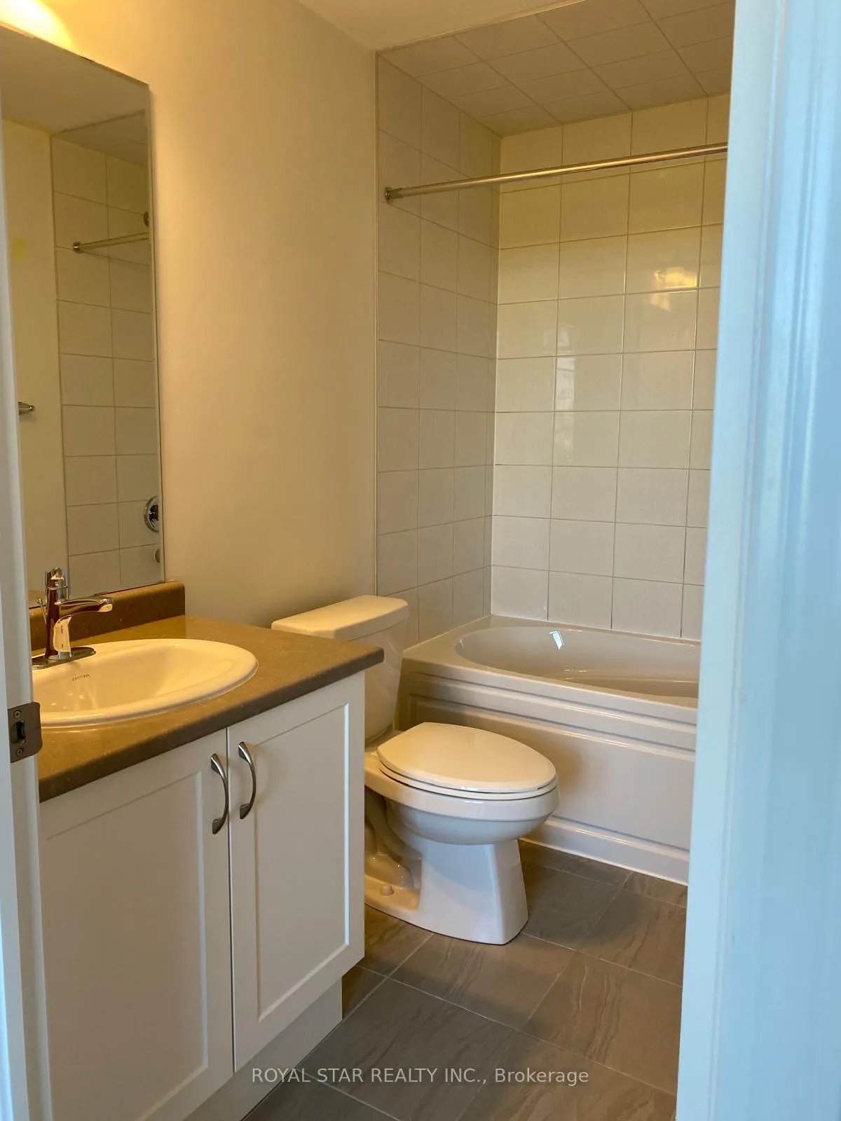 Photo 7 of 138 Keppel Circle, Brampton, Northwest Brampton — HOMEH