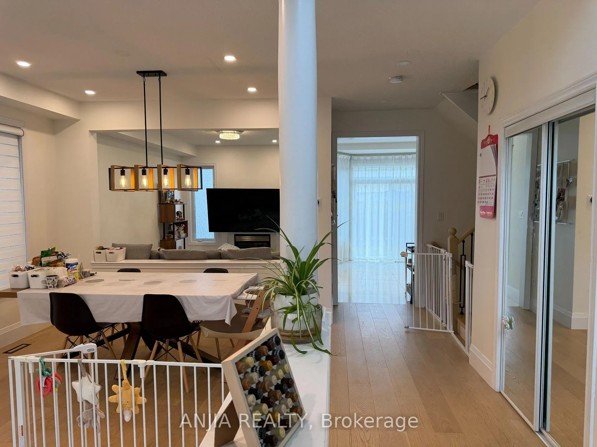Photo 3 of 265 Hammersly Boulevard, Markham, Wismer — HOMEH
