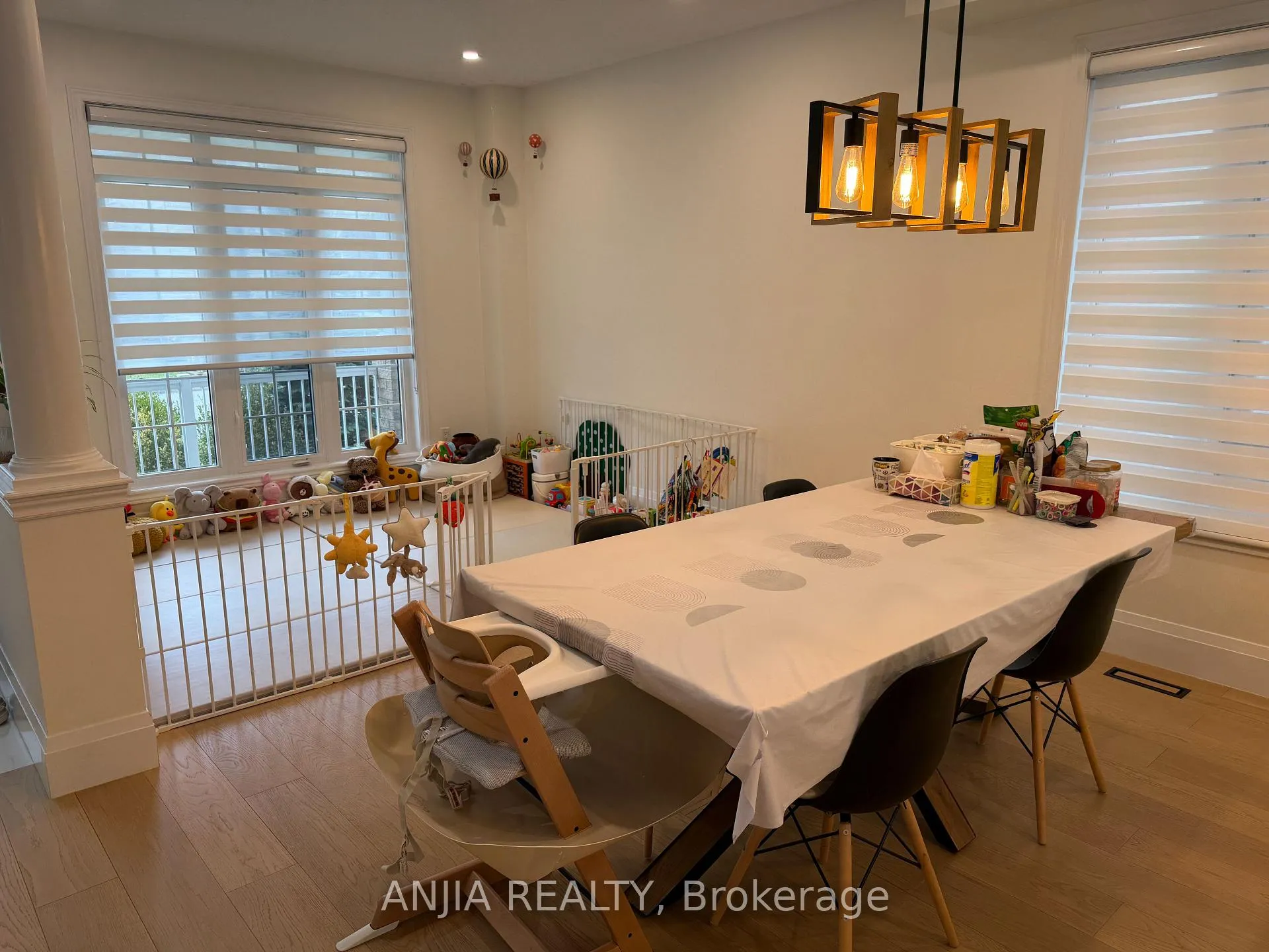 Photo 4 of 265 Hammersly Boulevard, Markham, Wismer — HOMEH