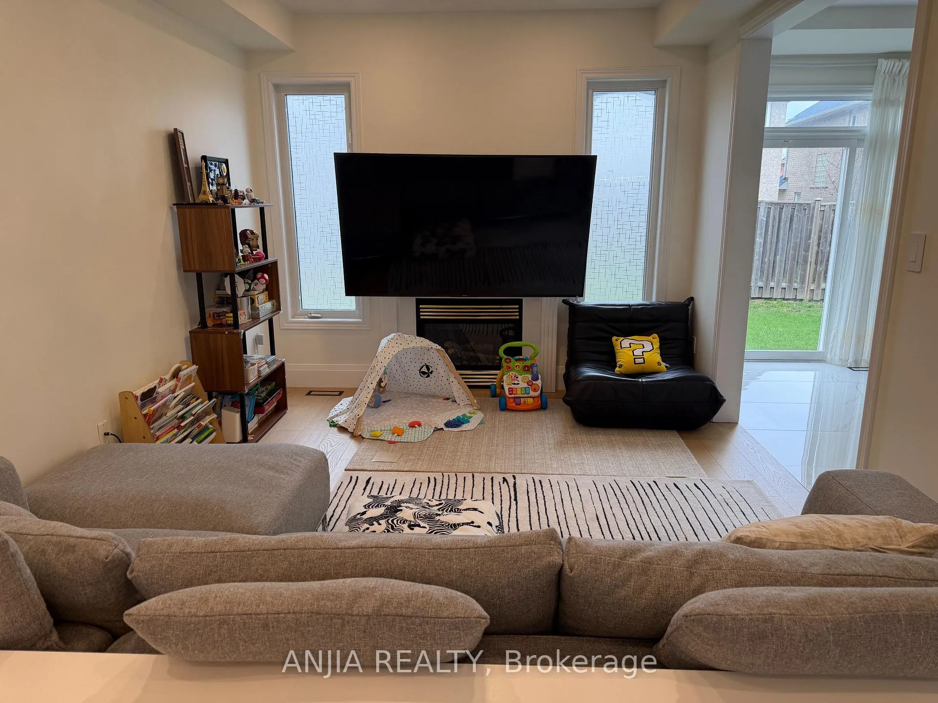 Photo 7 of 265 Hammersly Boulevard, Markham, Wismer — HOMEH