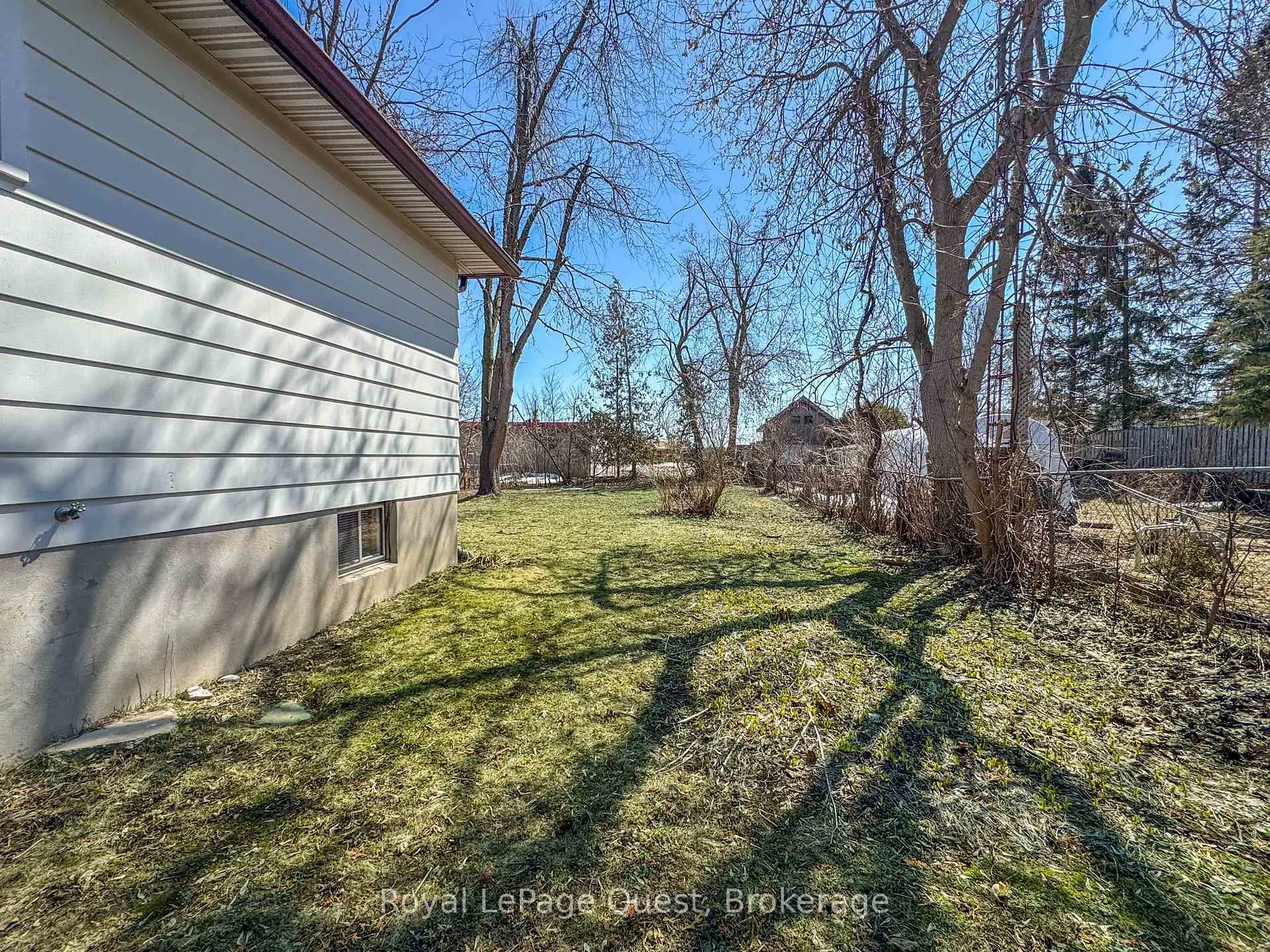 Photo 3 of 17 Rose Avenue, Orillia — HOMEH