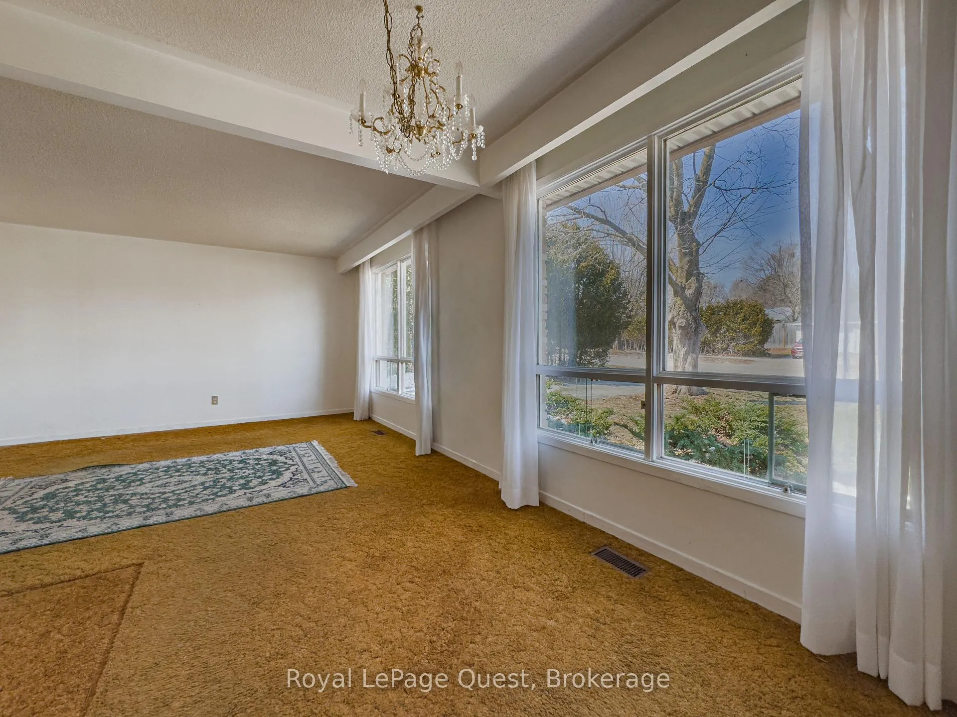 Photo 12 of 17 Rose Avenue, Orillia — HOMEH