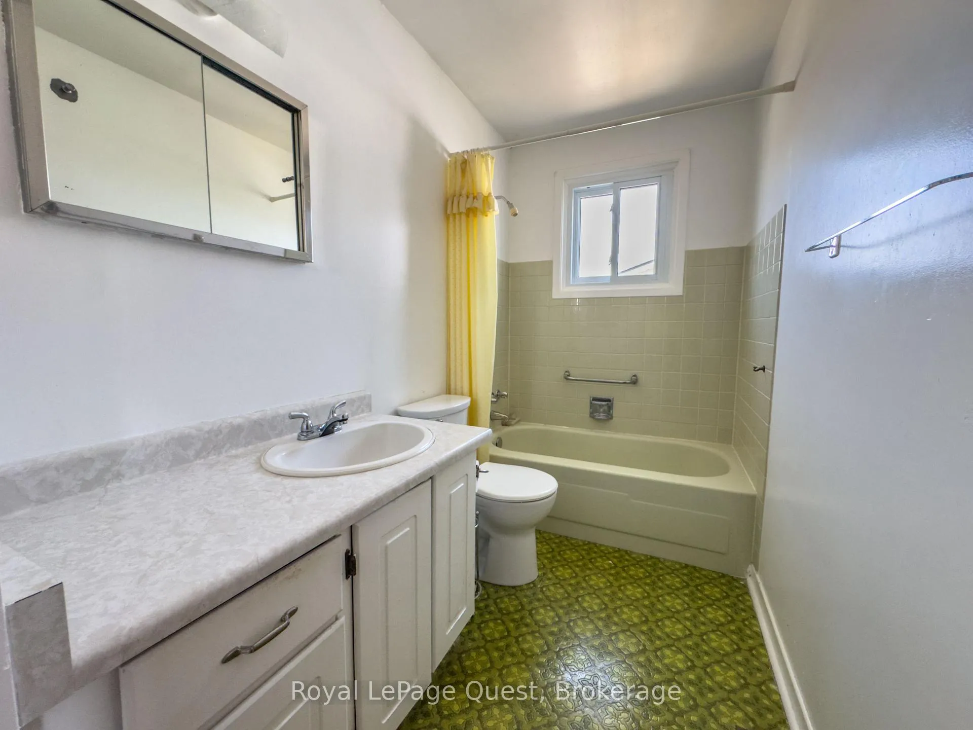 Photo 15 of 17 Rose Avenue, Orillia — HOMEH