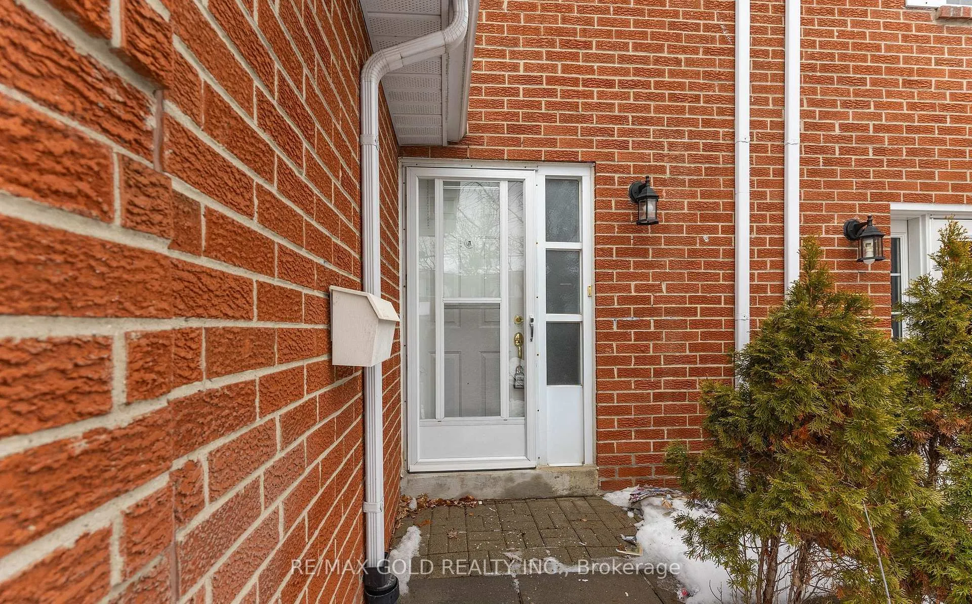 Photo 4 of 20 Harper Way, Markham, Aileen-Willowbrook — HOMEH