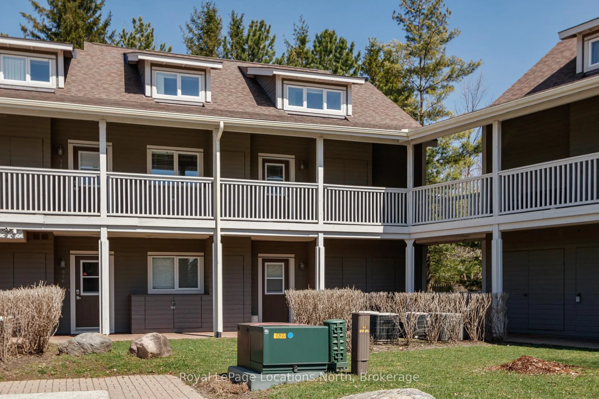 Front of 926 Cedar Pointe Court