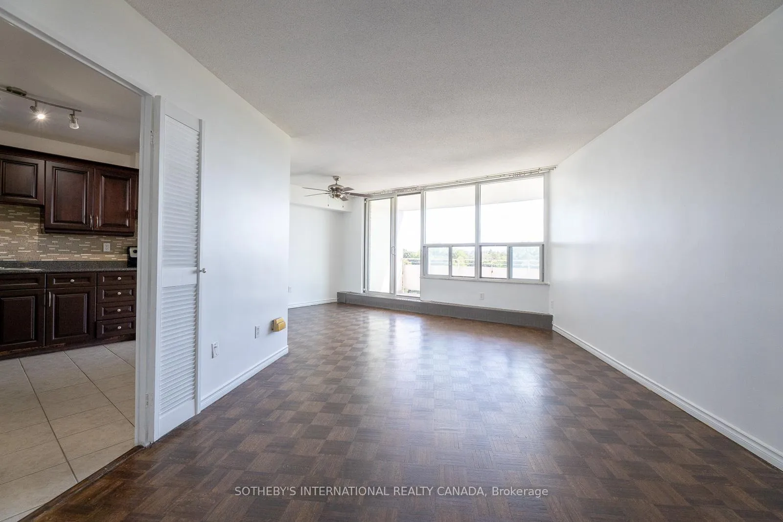 Photo 6 of Unit 706, 60 Pavane Link Way, Toronto, Flemingdon Park — HOMEH