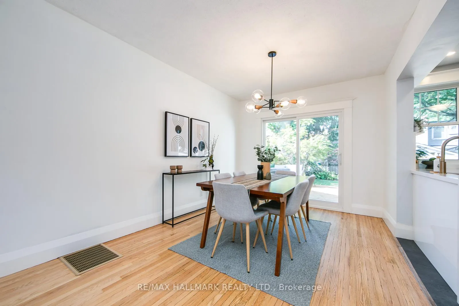 Photo 14 of 120 Warden Avenue, Scarborough, Birchcliffe-Cliffside — HOMEH