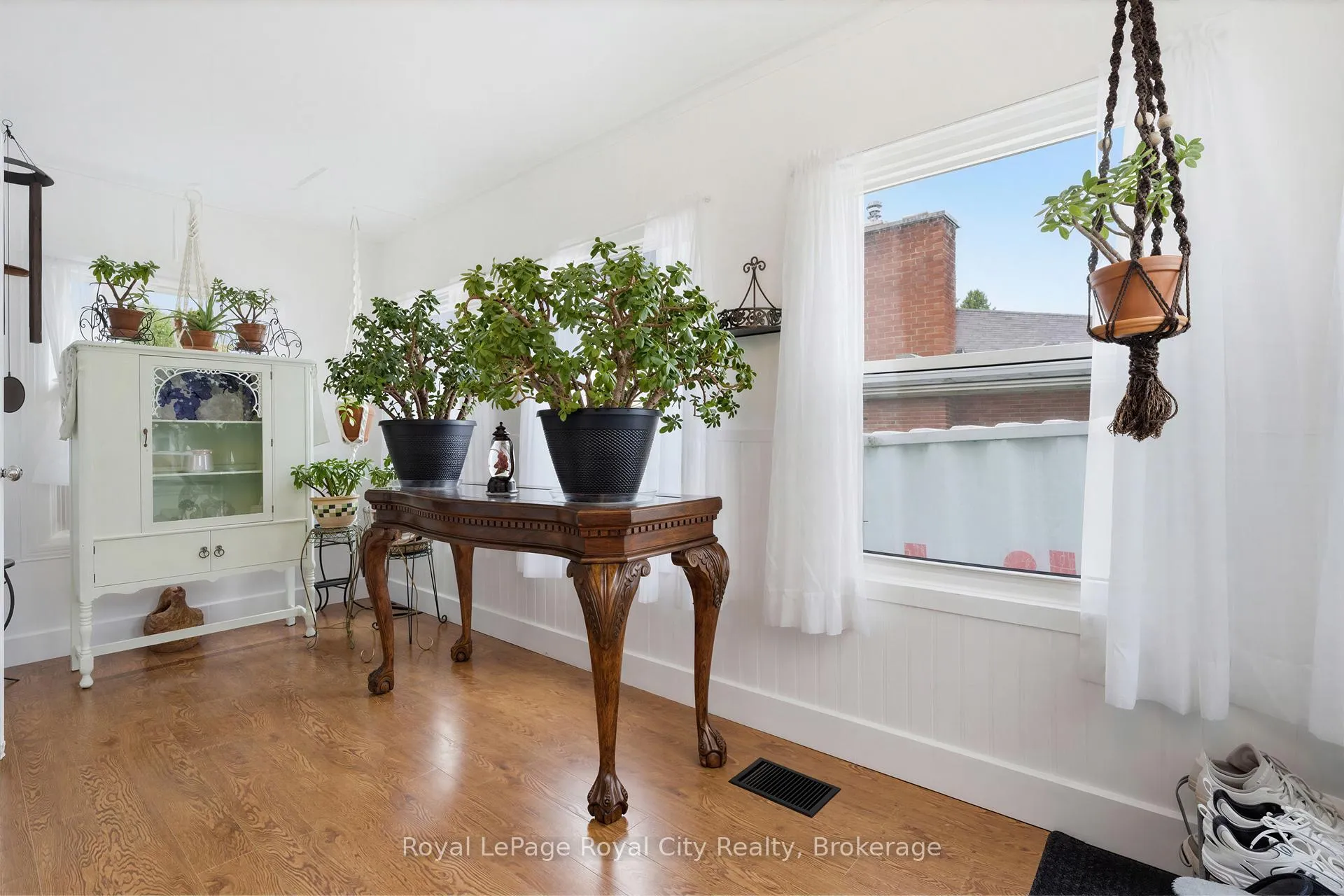 Photo 6 of 513 Speedvale Avenue E, Guelph, Victoria North — HOMEH
