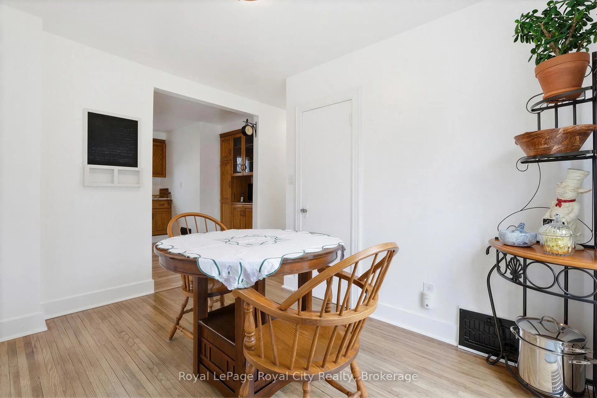 Photo 10 of 513 Speedvale Avenue E, Guelph, Victoria North — HOMEH