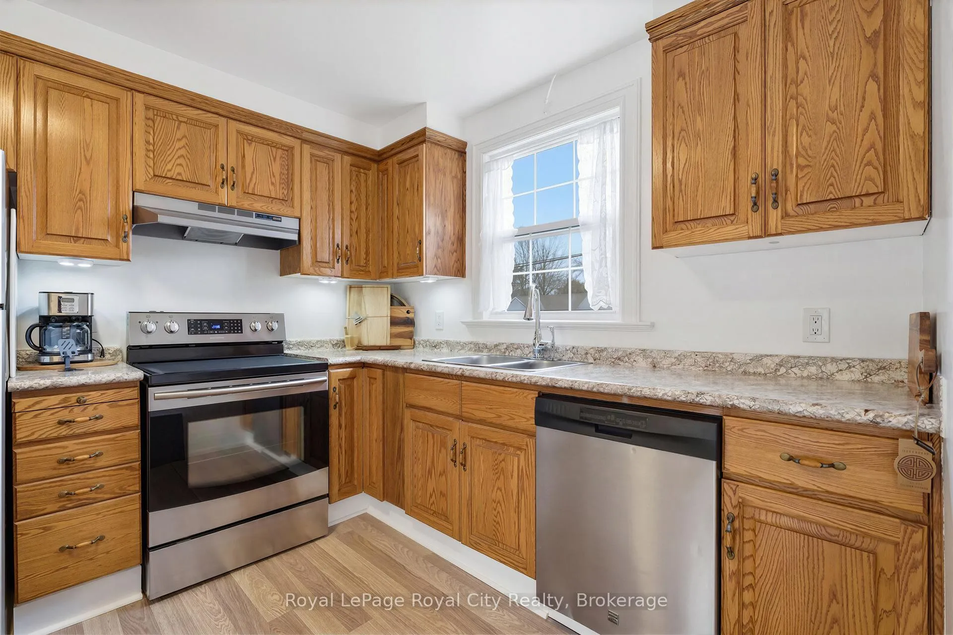 Photo 11 of 513 Speedvale Avenue E, Guelph, Victoria North — HOMEH
