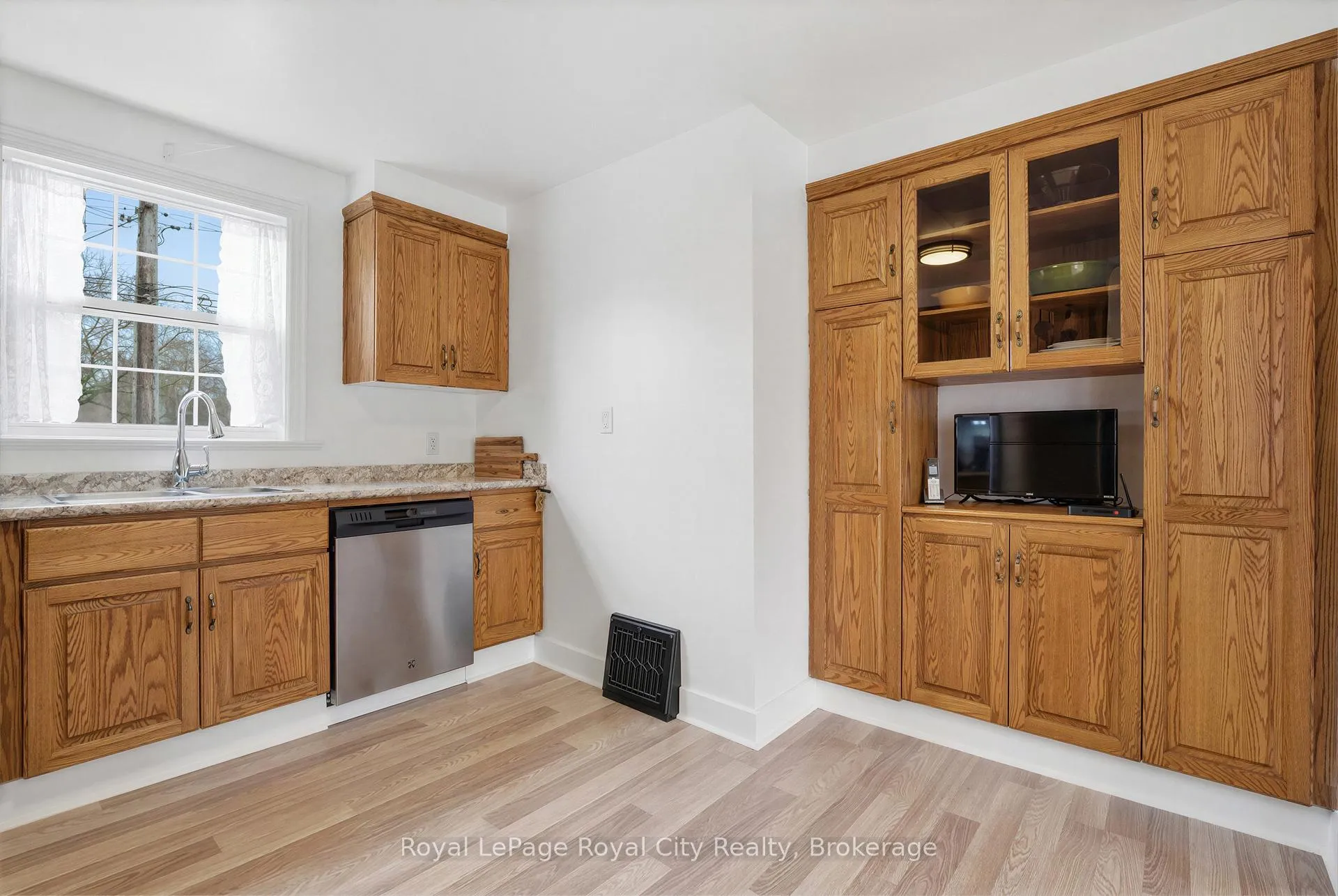 Photo 13 of 513 Speedvale Avenue E, Guelph, Victoria North — HOMEH