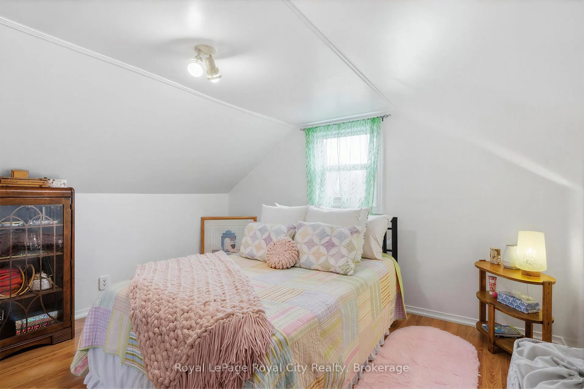 Photo 22 of 513 Speedvale Avenue E, Guelph, Victoria North — HOMEH