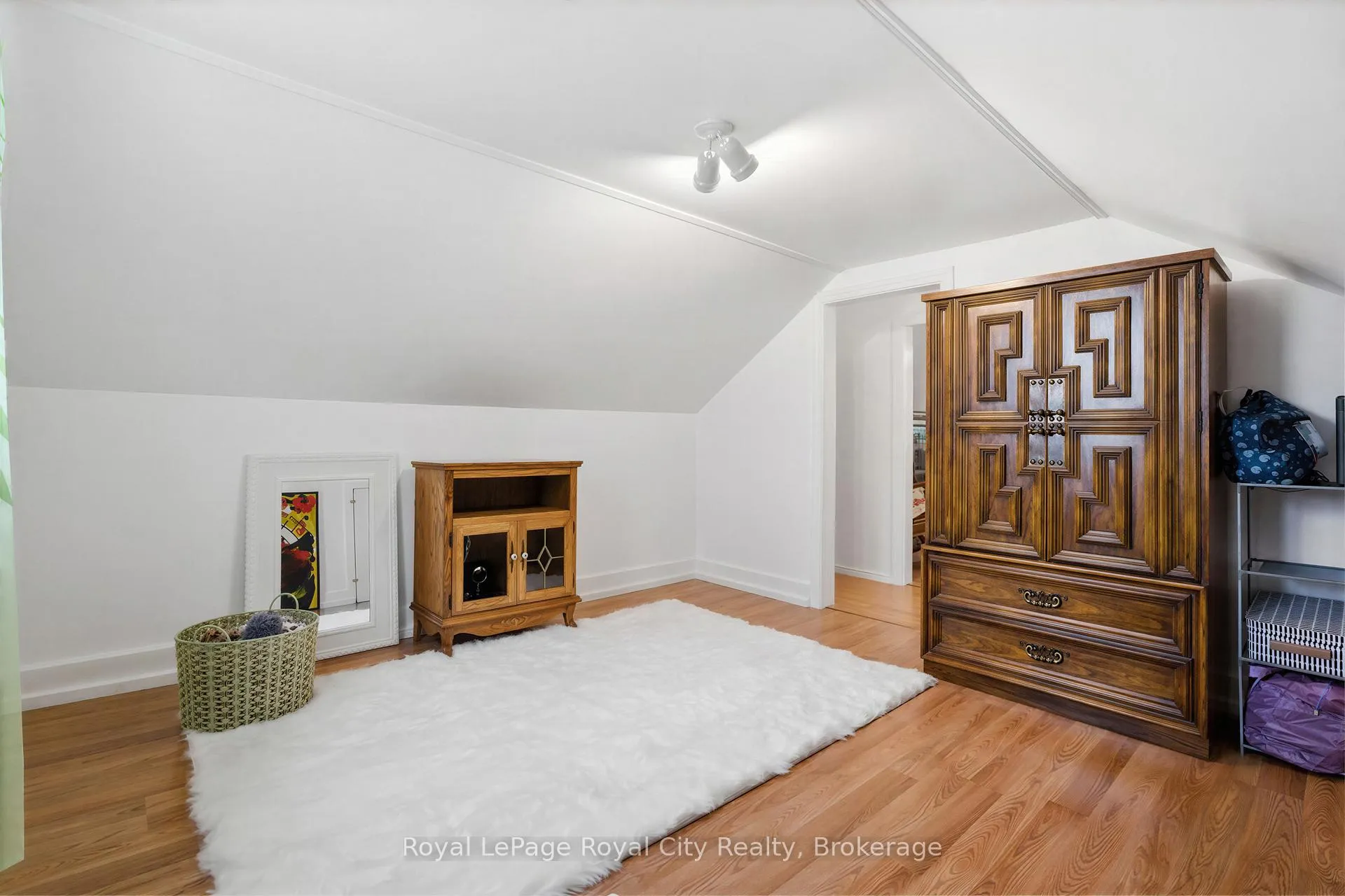 Photo 26 of 513 Speedvale Avenue E, Guelph, Victoria North — HOMEH