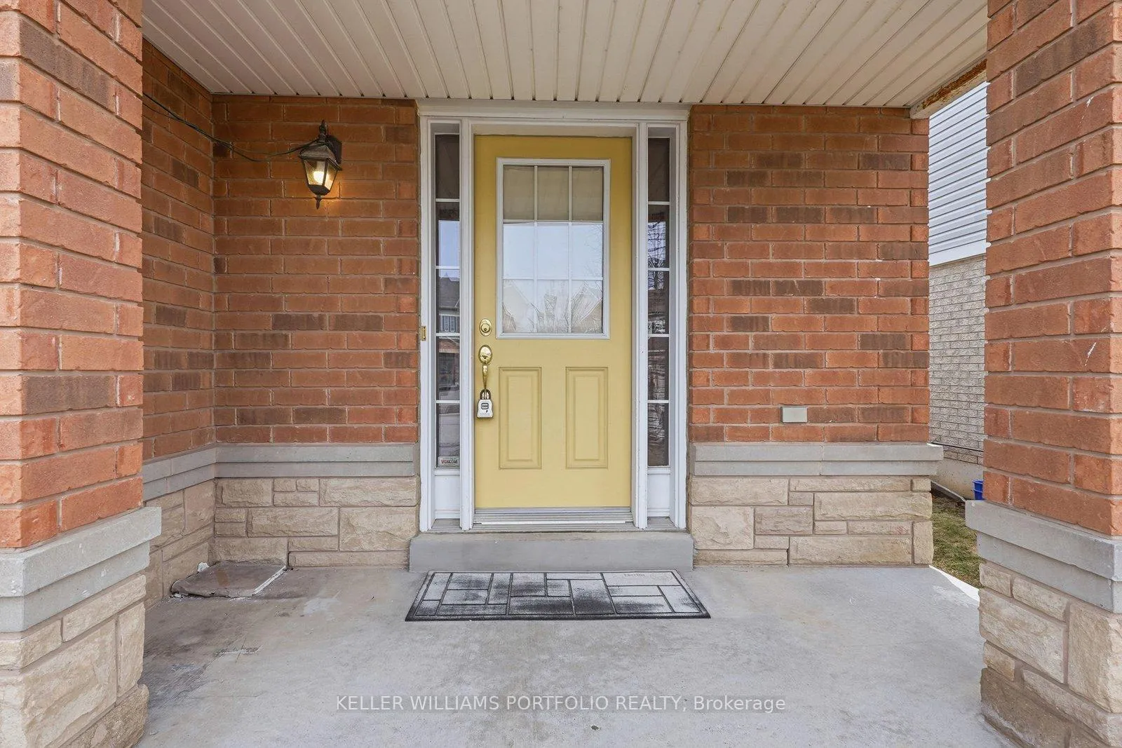 Photo 4 of 32 Warnford Circle, Ajax, Northeast Ajax — HOMEH