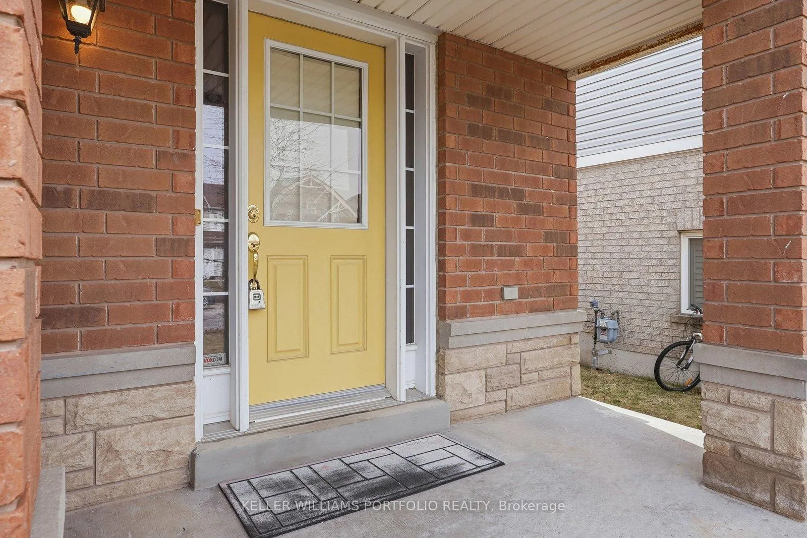 Photo 5 of 32 Warnford Circle, Ajax, Northeast Ajax — HOMEH