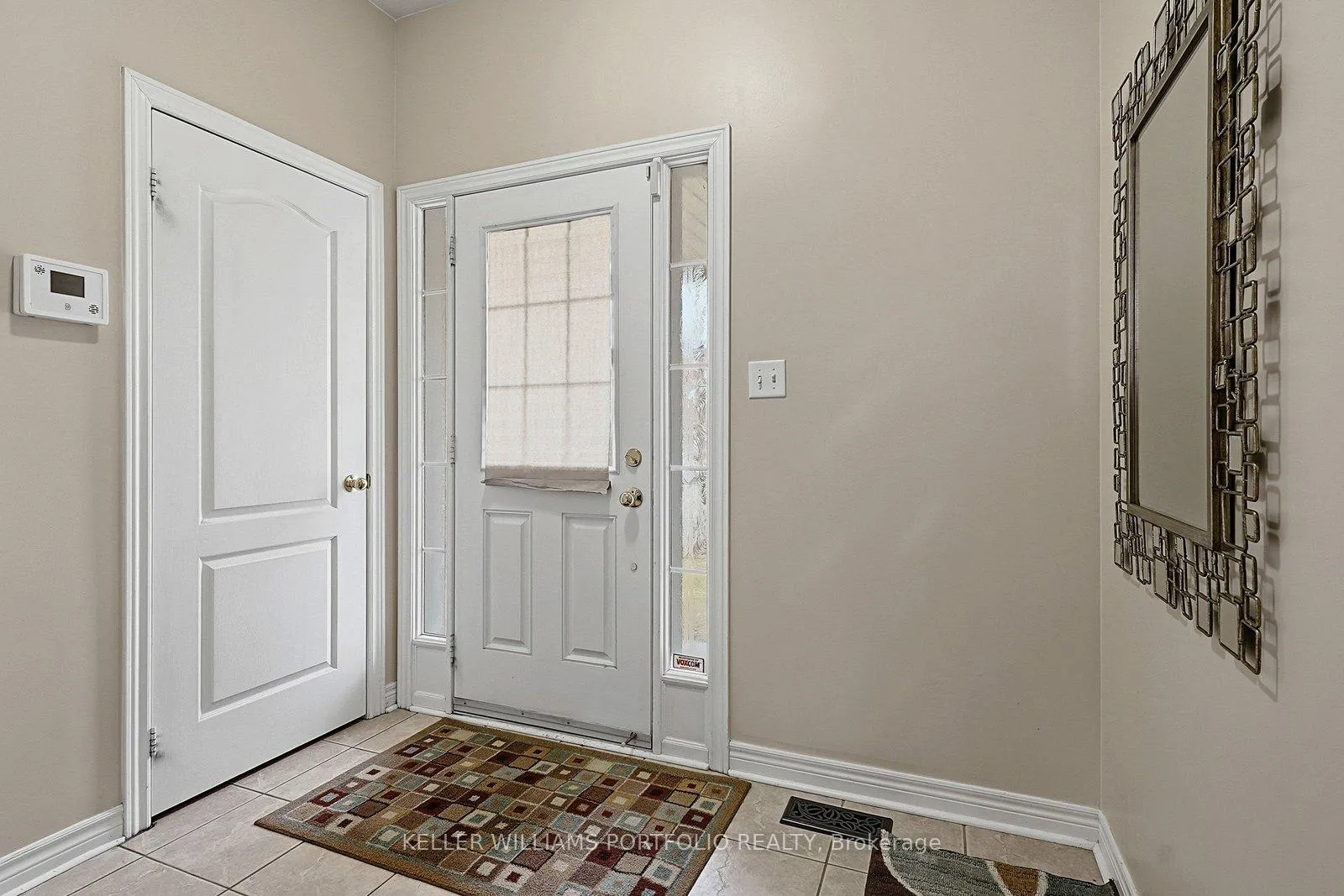 Photo 6 of 32 Warnford Circle, Ajax, Northeast Ajax — HOMEH