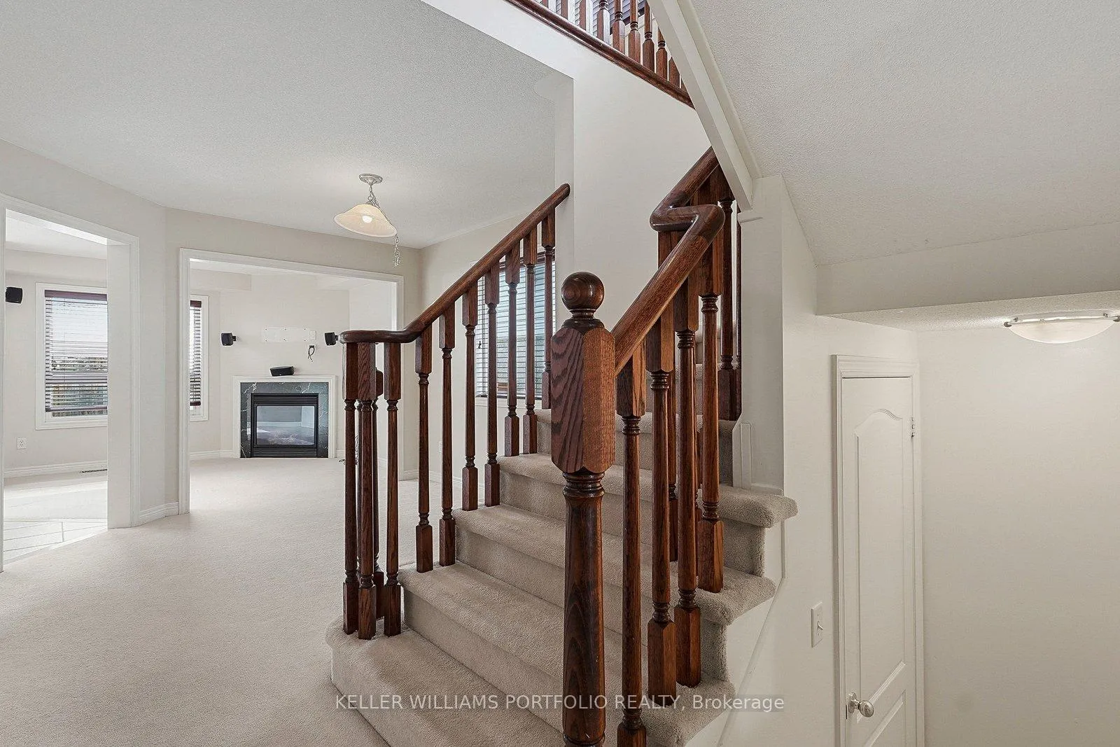 Photo 9 of 32 Warnford Circle, Ajax, Northeast Ajax — HOMEH