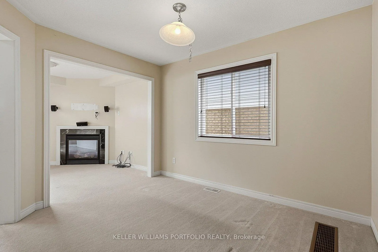 Photo 11 of 32 Warnford Circle, Ajax, Northeast Ajax — HOMEH