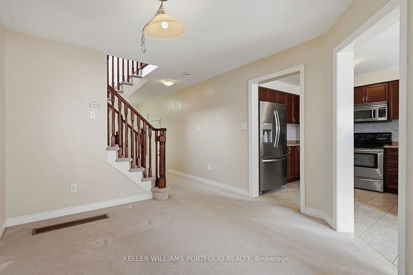 Photo 13 of 32 Warnford Circle, Ajax, Northeast Ajax — HOMEH