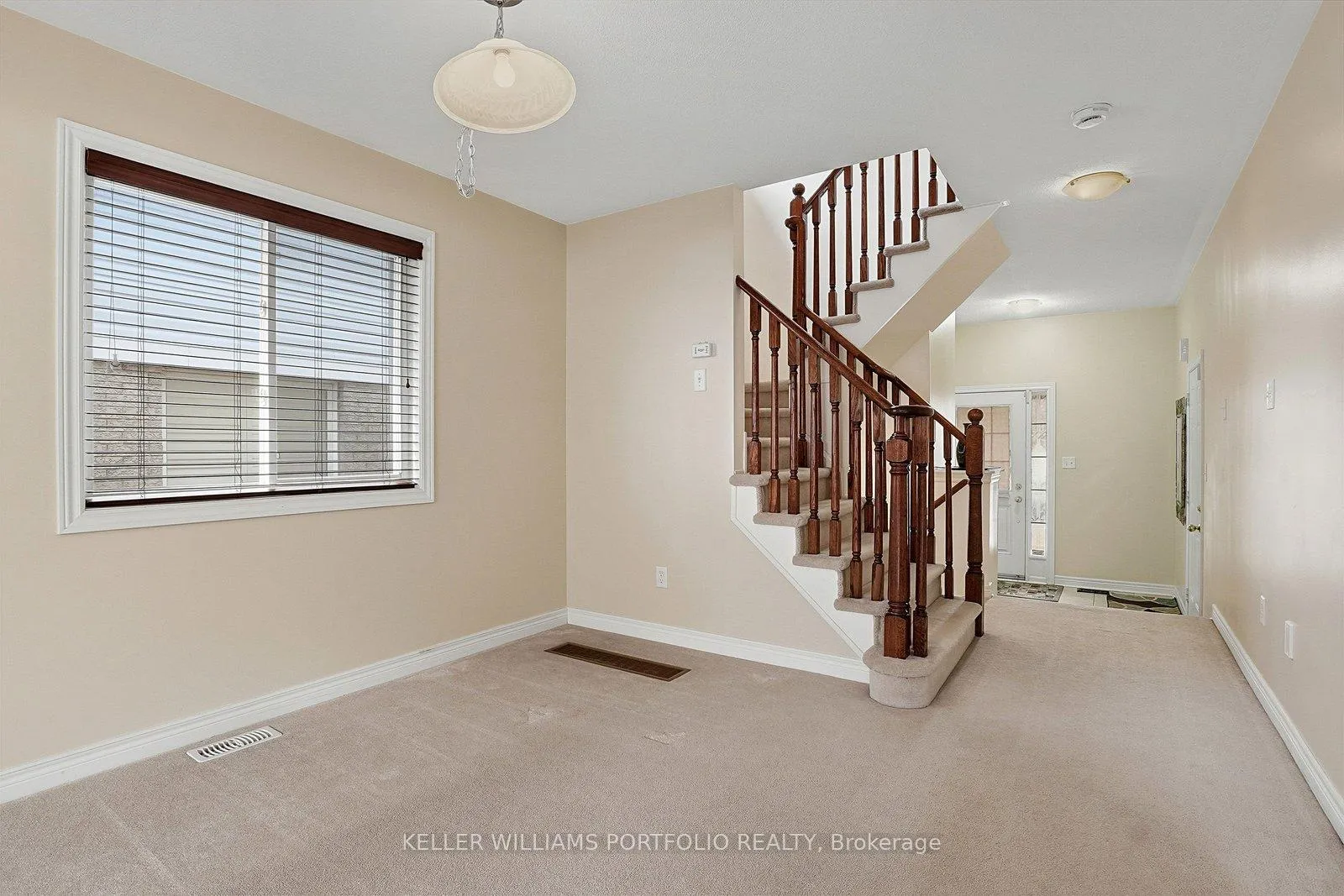 Photo 14 of 32 Warnford Circle, Ajax, Northeast Ajax — HOMEH