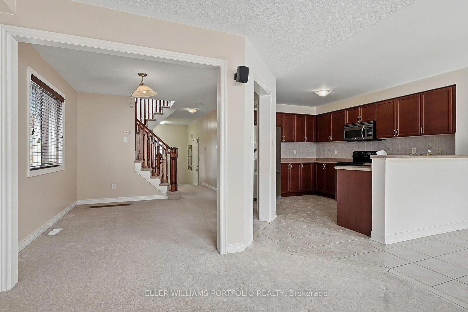 Photo 17 of 32 Warnford Circle, Ajax, Northeast Ajax — HOMEH