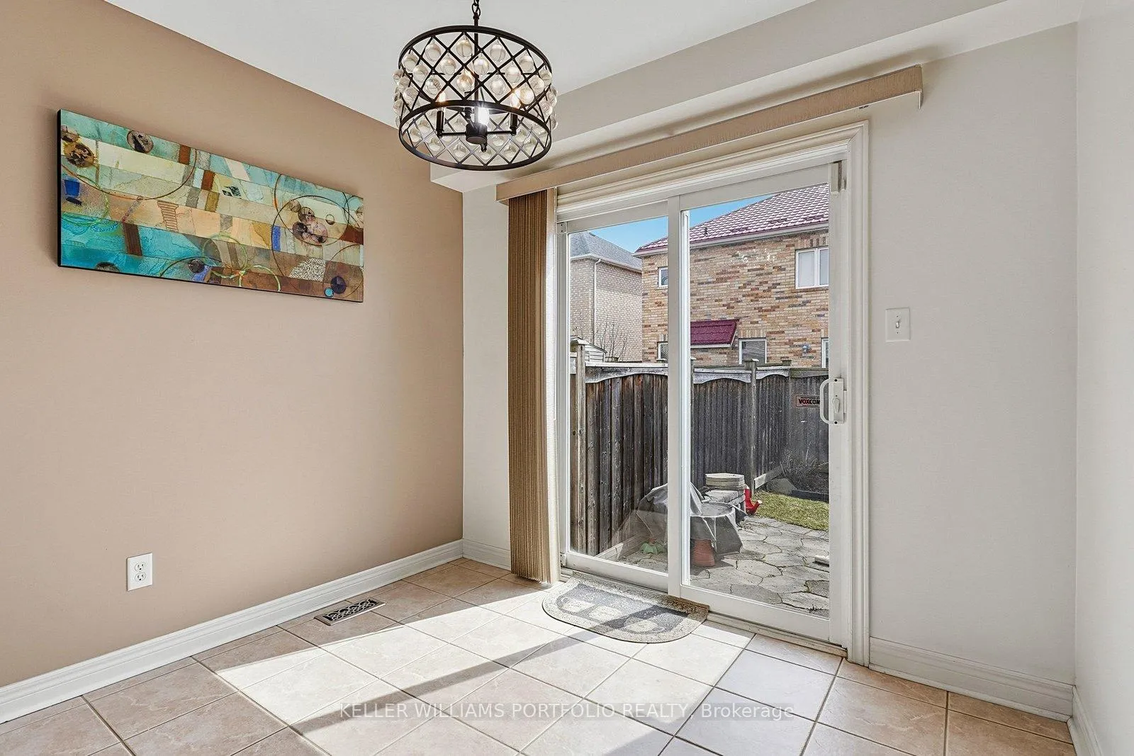 Photo 19 of 32 Warnford Circle, Ajax, Northeast Ajax — HOMEH