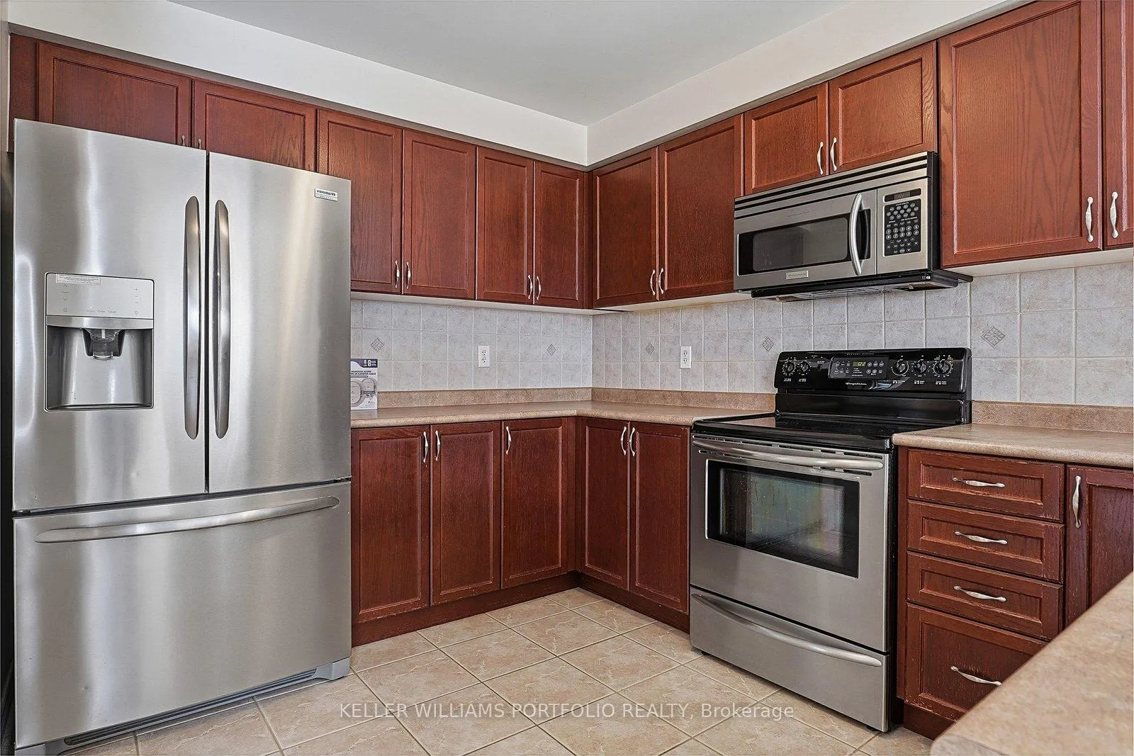 Photo 21 of 32 Warnford Circle, Ajax, Northeast Ajax — HOMEH