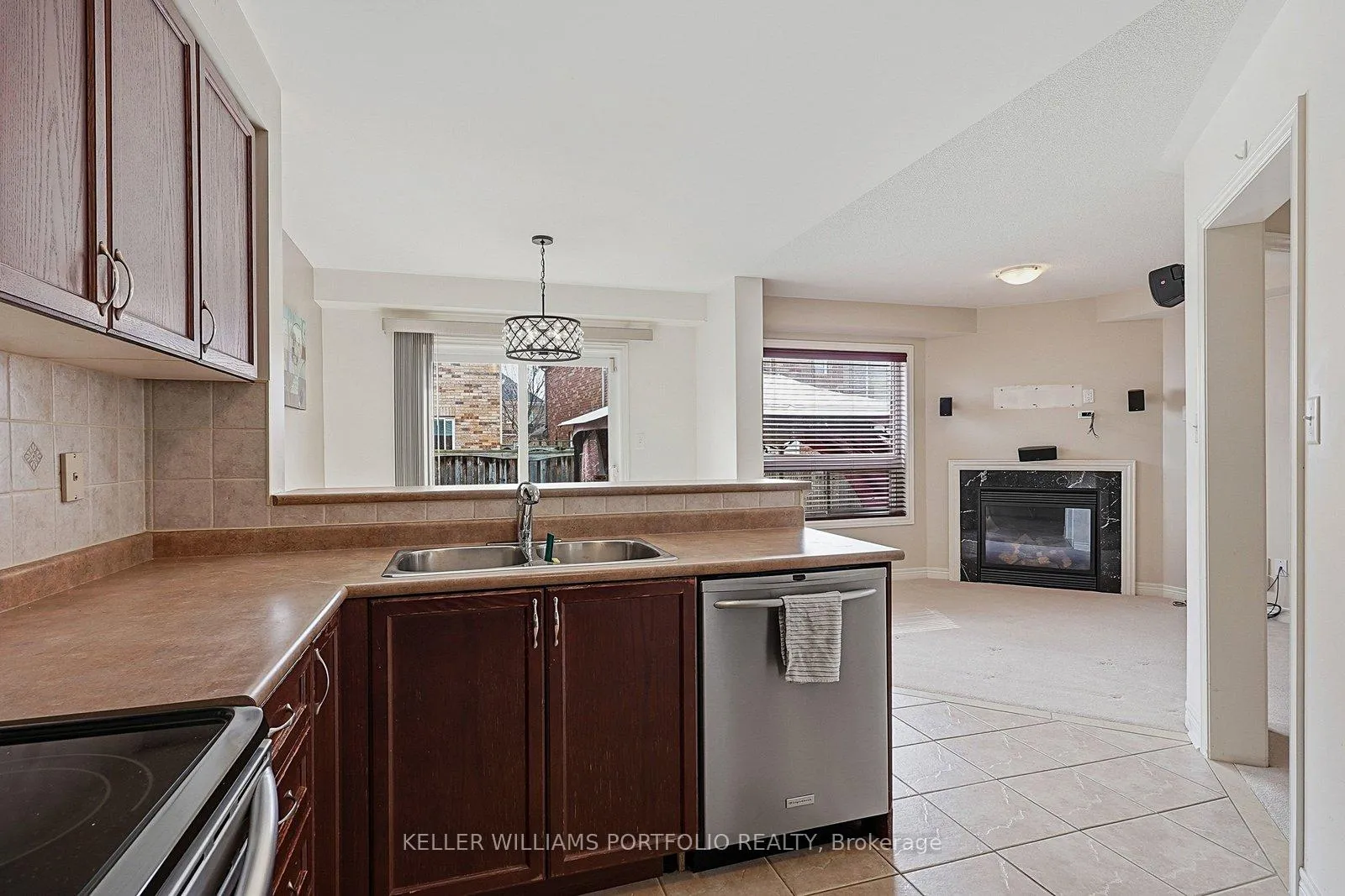 Photo 23 of 32 Warnford Circle, Ajax, Northeast Ajax — HOMEH