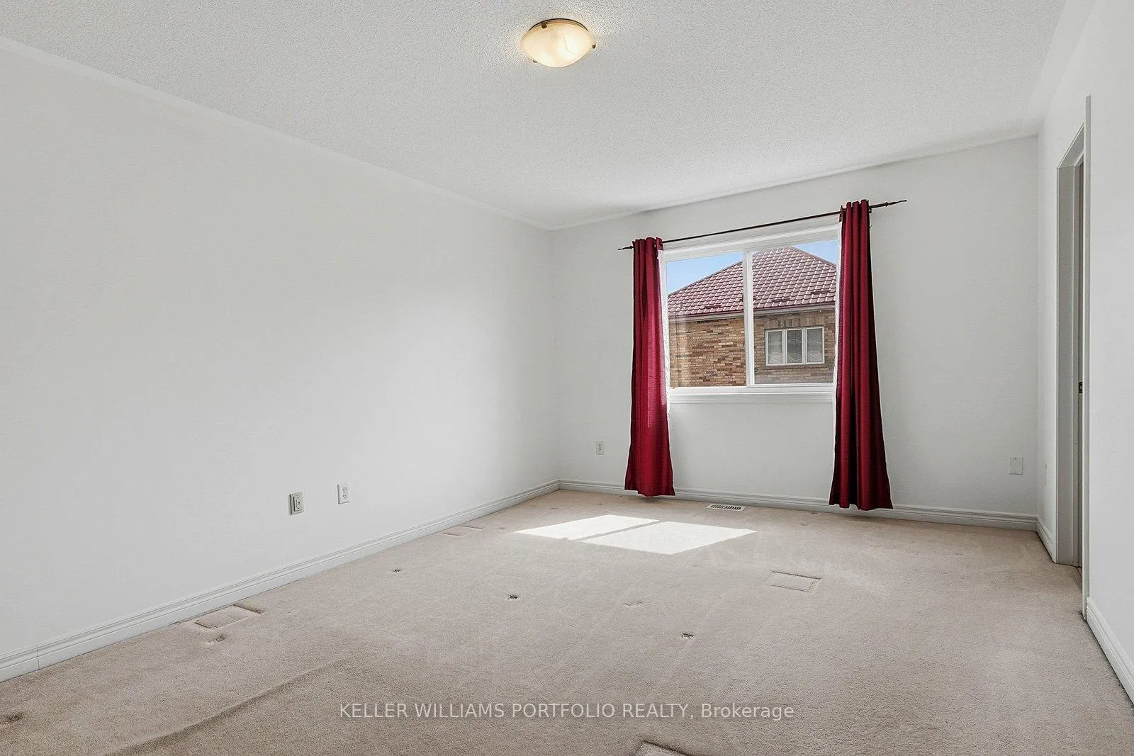 Photo 27 of 32 Warnford Circle, Ajax, Northeast Ajax — HOMEH