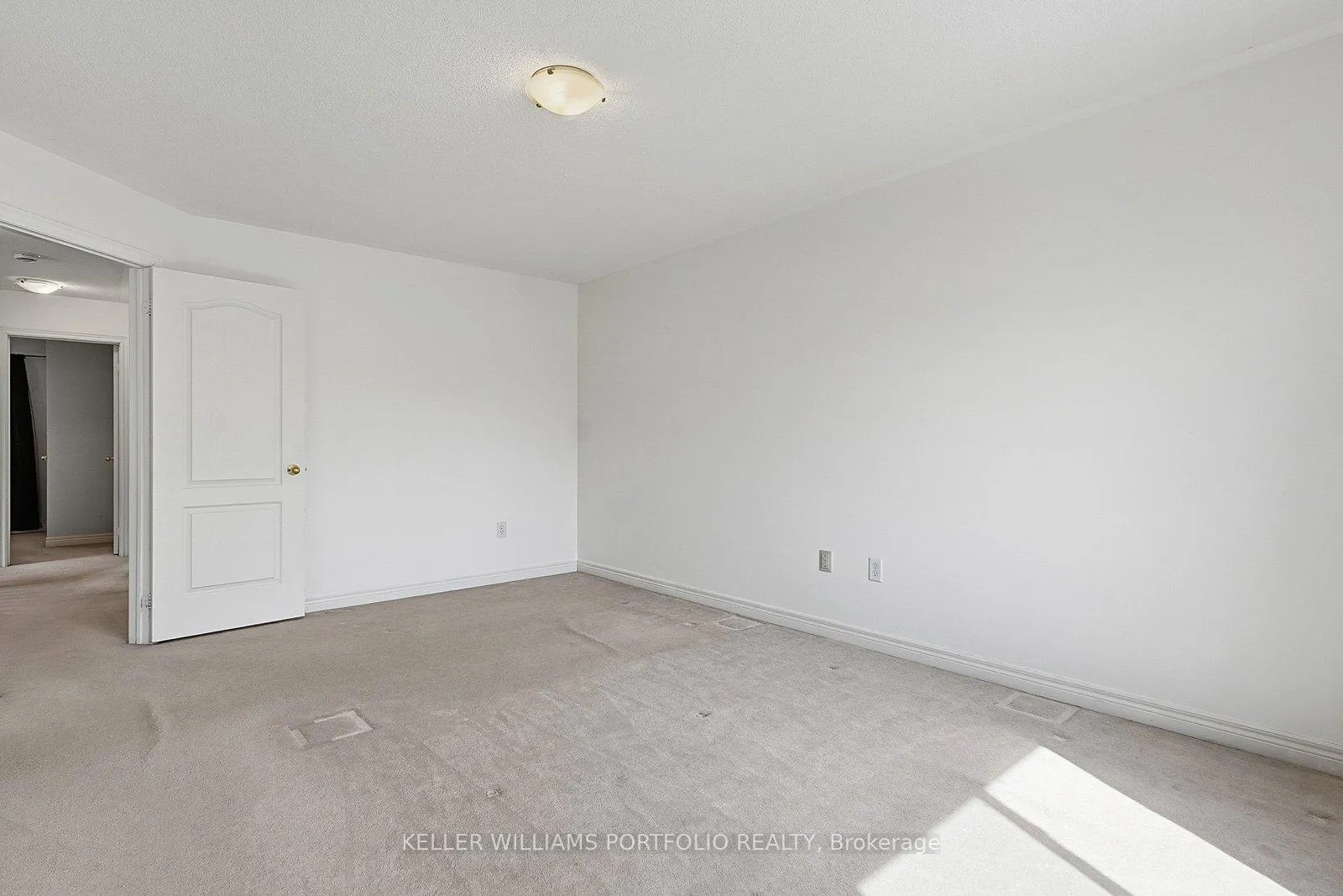 Photo 30 of 32 Warnford Circle, Ajax, Northeast Ajax — HOMEH