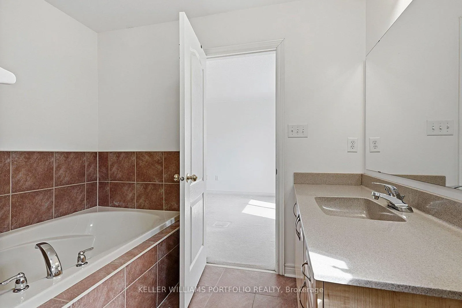 Photo 32 of 32 Warnford Circle, Ajax, Northeast Ajax — HOMEH