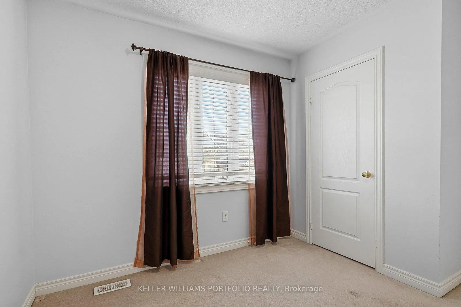 Photo 36 of 32 Warnford Circle, Ajax, Northeast Ajax — HOMEH