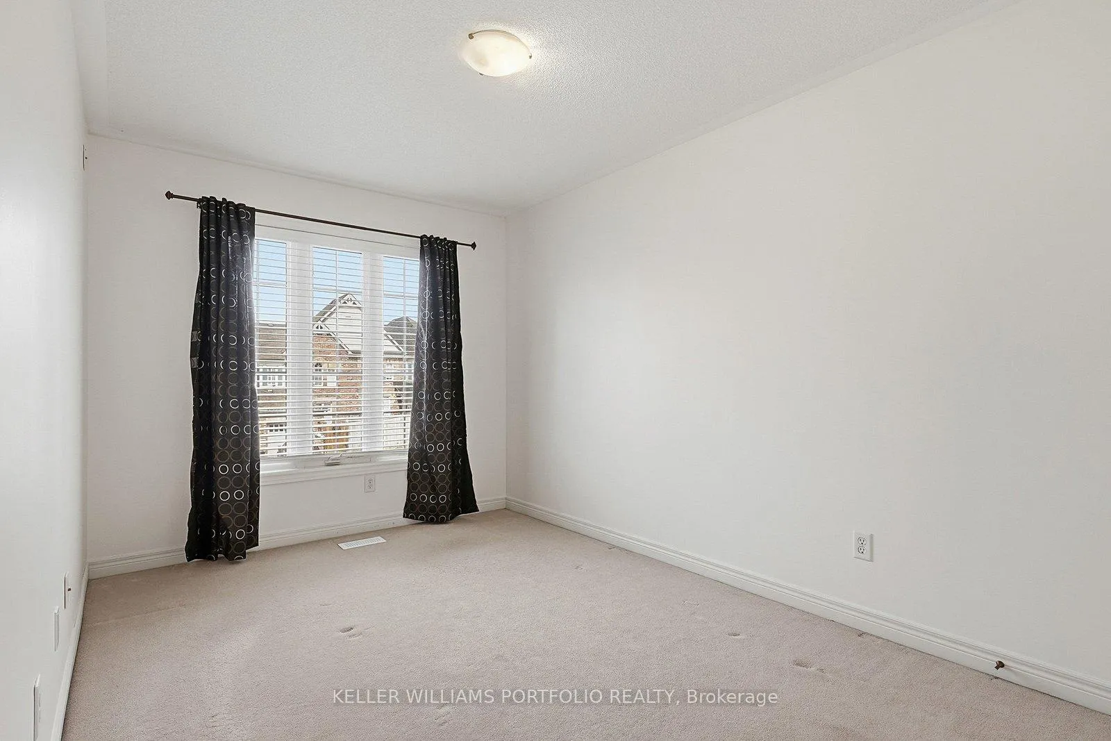 Photo 37 of 32 Warnford Circle, Ajax, Northeast Ajax — HOMEH