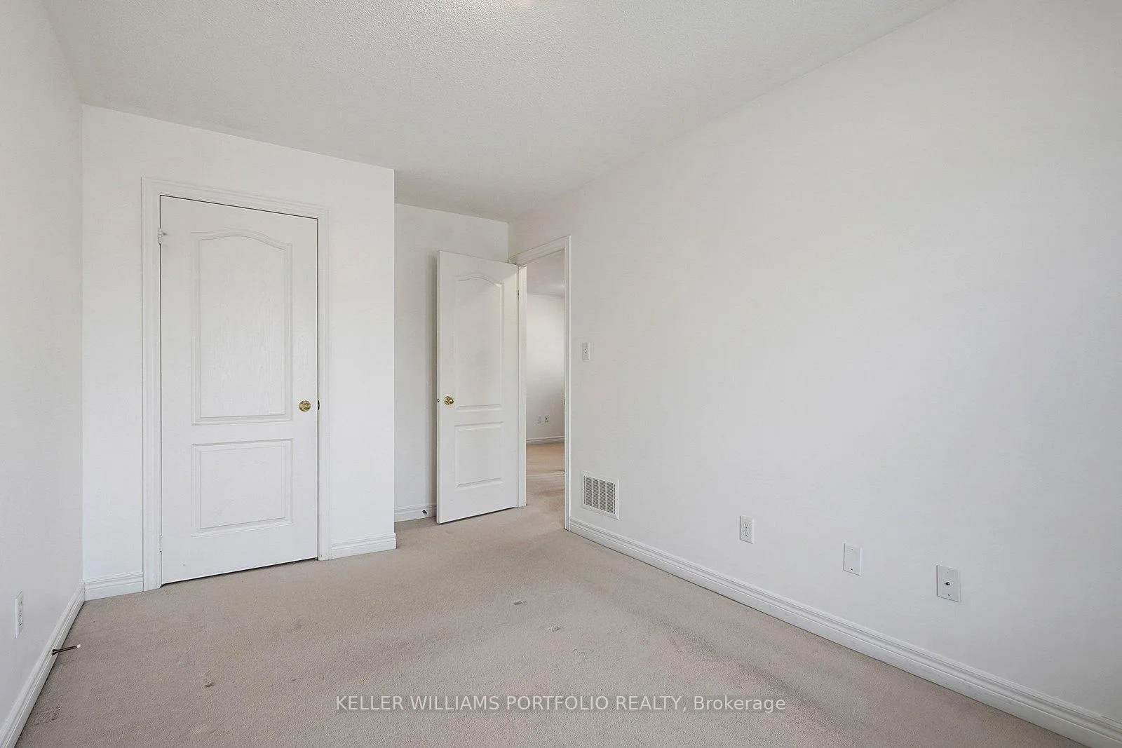 Photo 38 of 32 Warnford Circle, Ajax, Northeast Ajax — HOMEH
