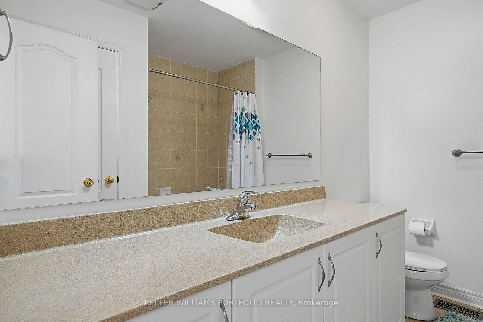 Photo 39 of 32 Warnford Circle, Ajax, Northeast Ajax — HOMEH