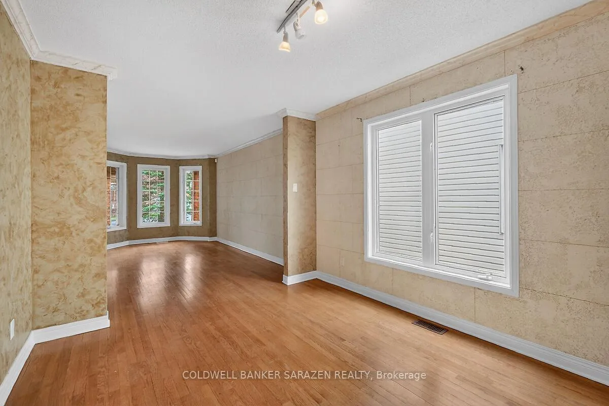 Photo 11 of 33 Rialto Way, Ottawa, Hunt Club Park/Greenboro — HOMEH