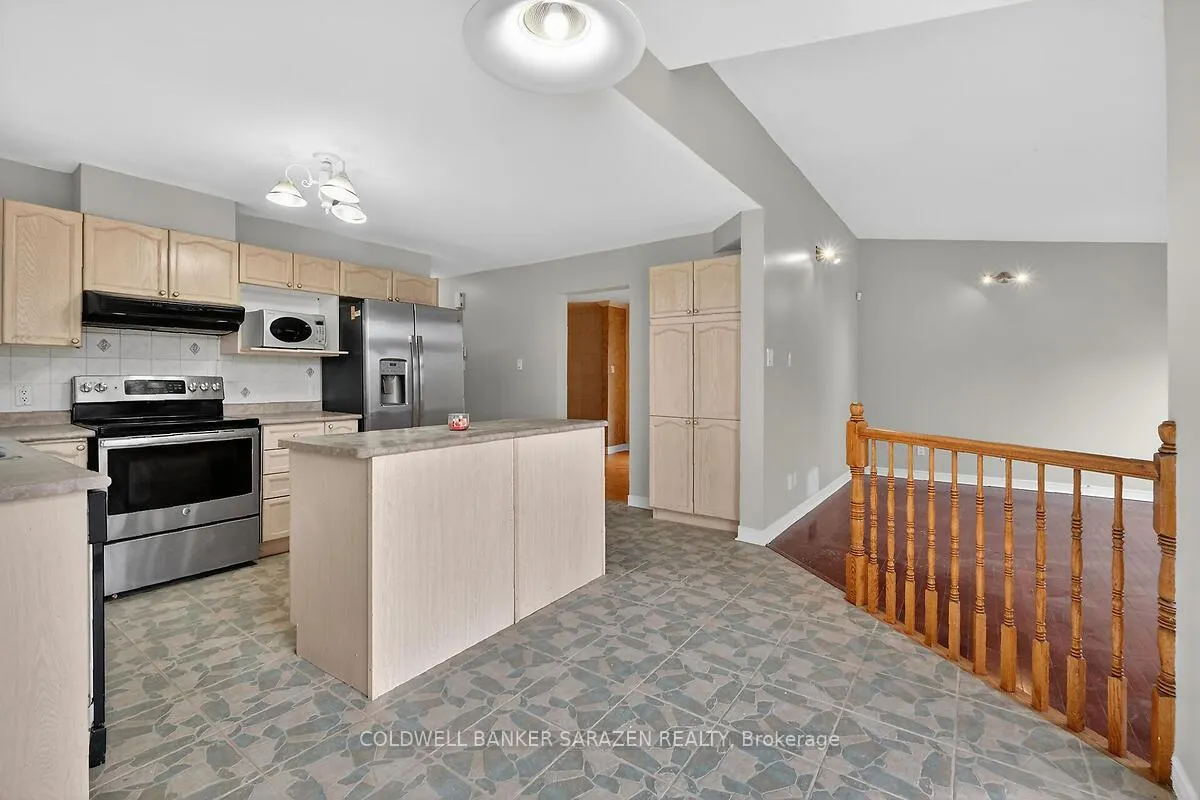 Photo 17 of 33 Rialto Way, Ottawa, Hunt Club Park/Greenboro — HOMEH