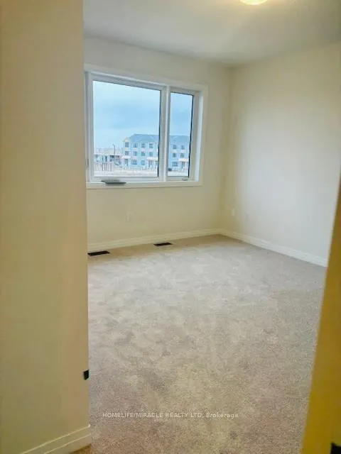 Photo 6 of 21 Fieldfare Road, Brampton, Credit Valley — HOMEH