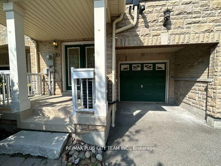 Front of 10 Cullcastle Street W