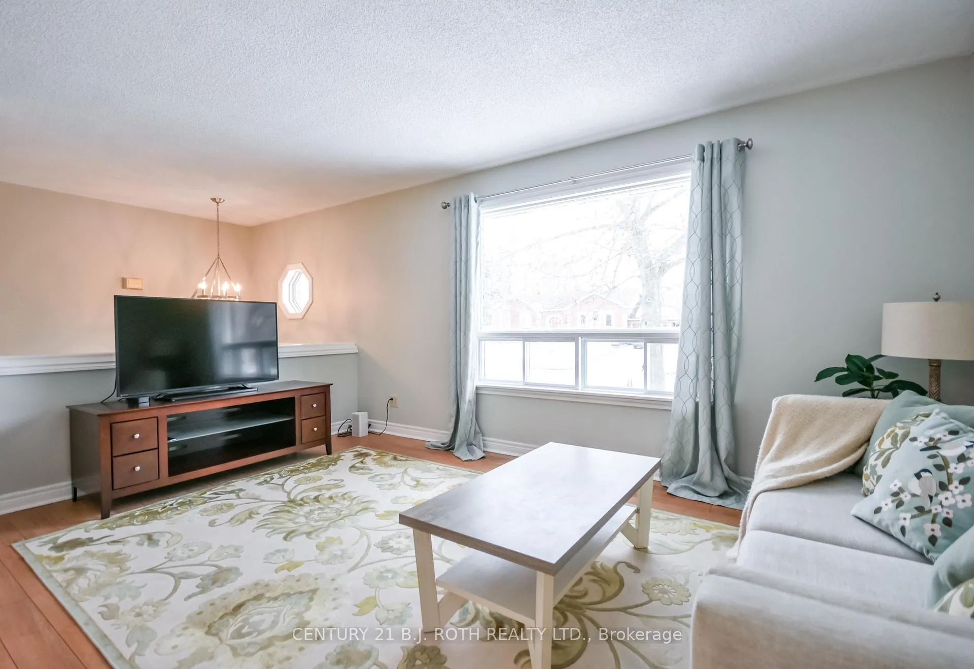 Photo 4 of 3861 East Street, Innisfil, Rural Innisfil — HOMEH