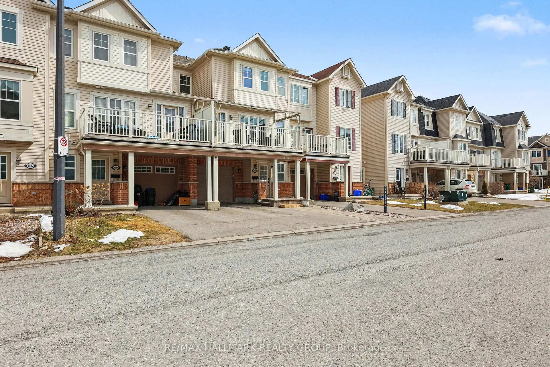 Photo 3 of 2516 Nutgrove Avenue, Ottawa, Barrhaven - Half Moon Bay — HOMEH