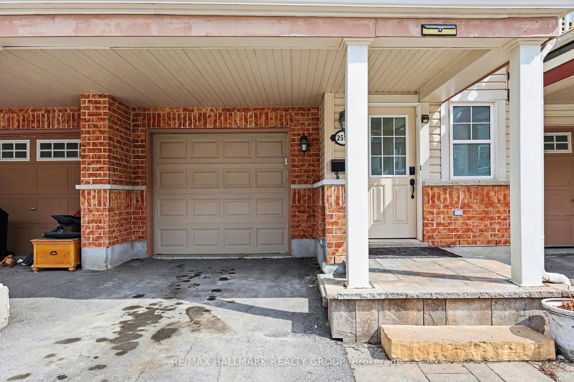 Photo 4 of 2516 Nutgrove Avenue, Ottawa, Barrhaven - Half Moon Bay — HOMEH
