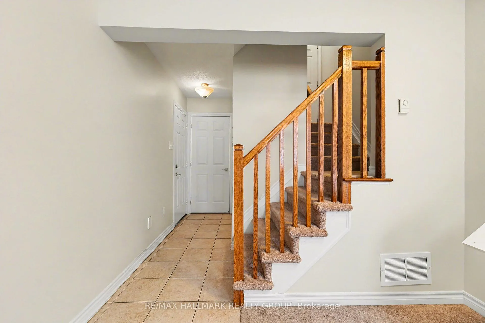 Photo 9 of 2516 Nutgrove Avenue, Ottawa, Barrhaven - Half Moon Bay — HOMEH