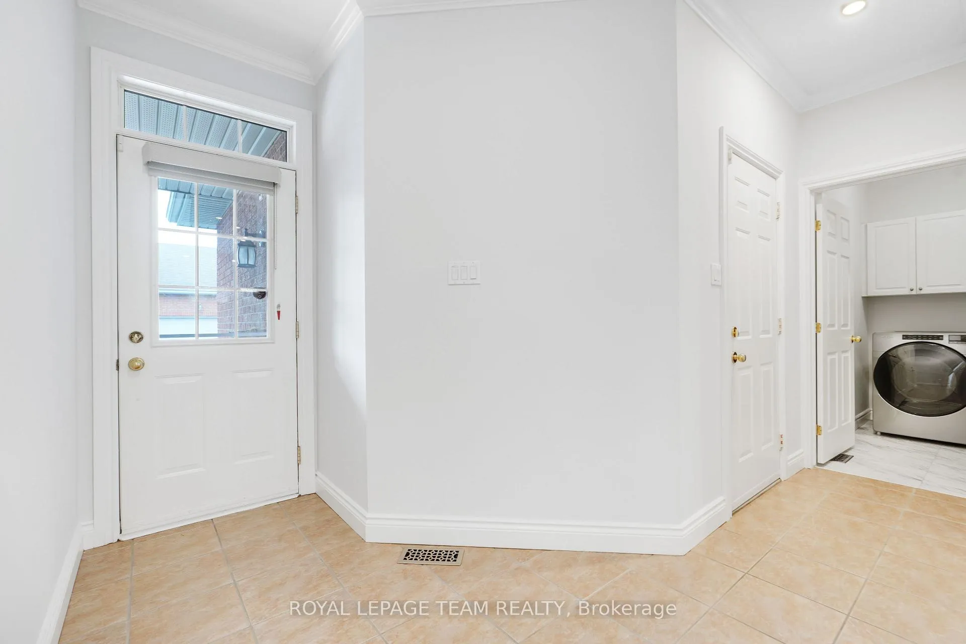 Photo 6 of 114 Bartlett Private, Ottawa, Hunt Club/Western Community — HOMEH