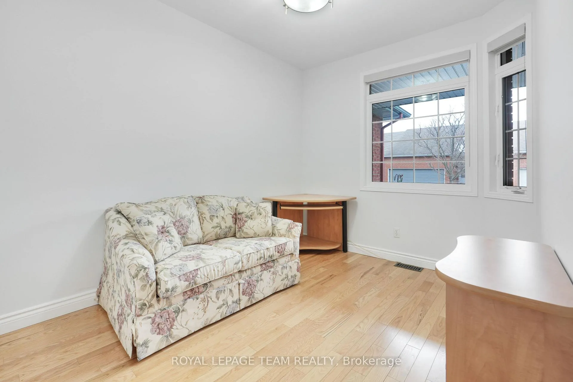 Photo 9 of 114 Bartlett Private, Ottawa, Hunt Club/Western Community — HOMEH