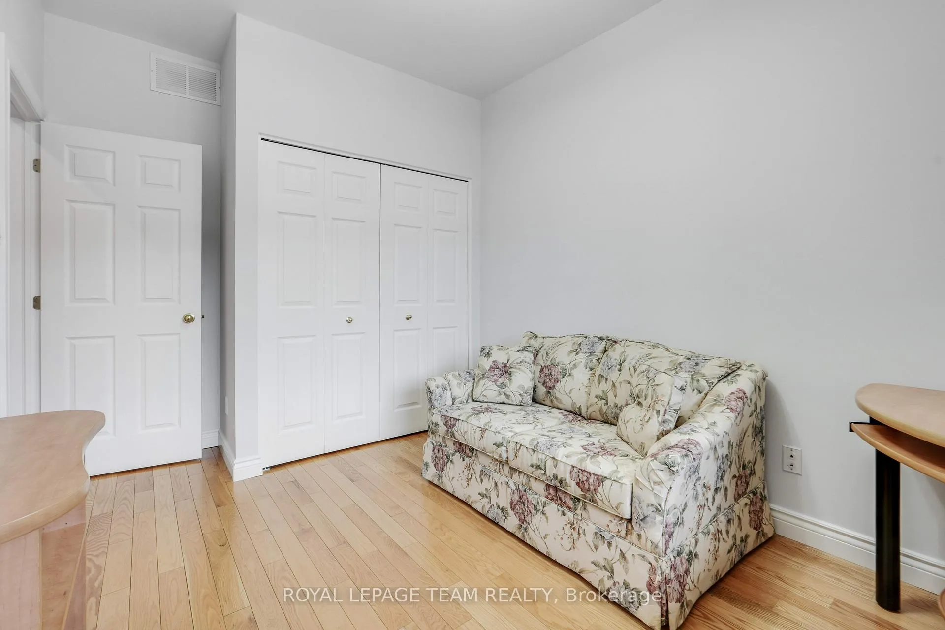 Photo 10 of 114 Bartlett Private, Ottawa, Hunt Club/Western Community — HOMEH