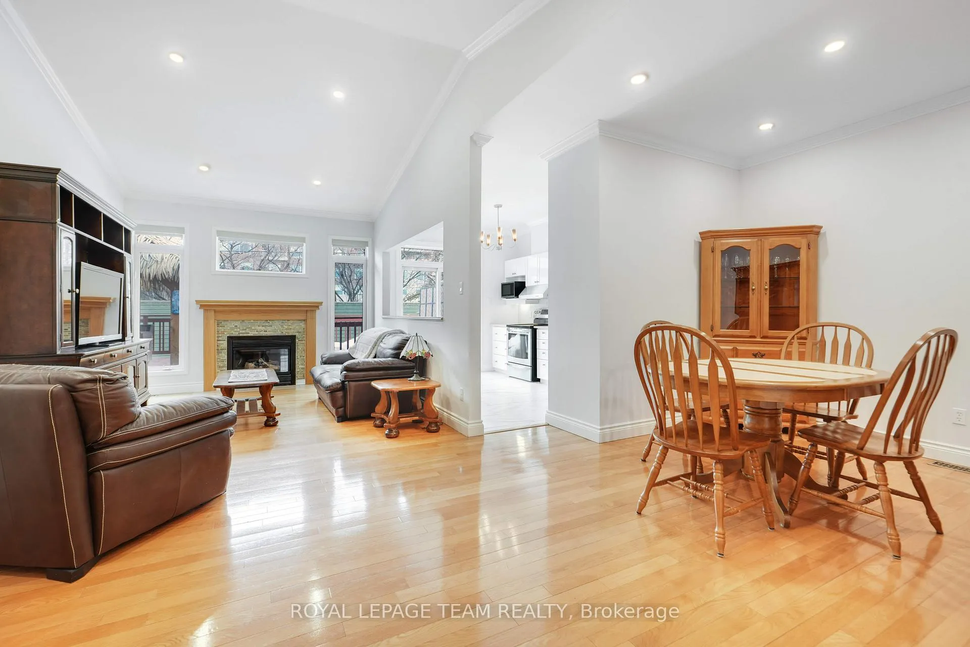 Photo 13 of 114 Bartlett Private, Ottawa, Hunt Club/Western Community — HOMEH