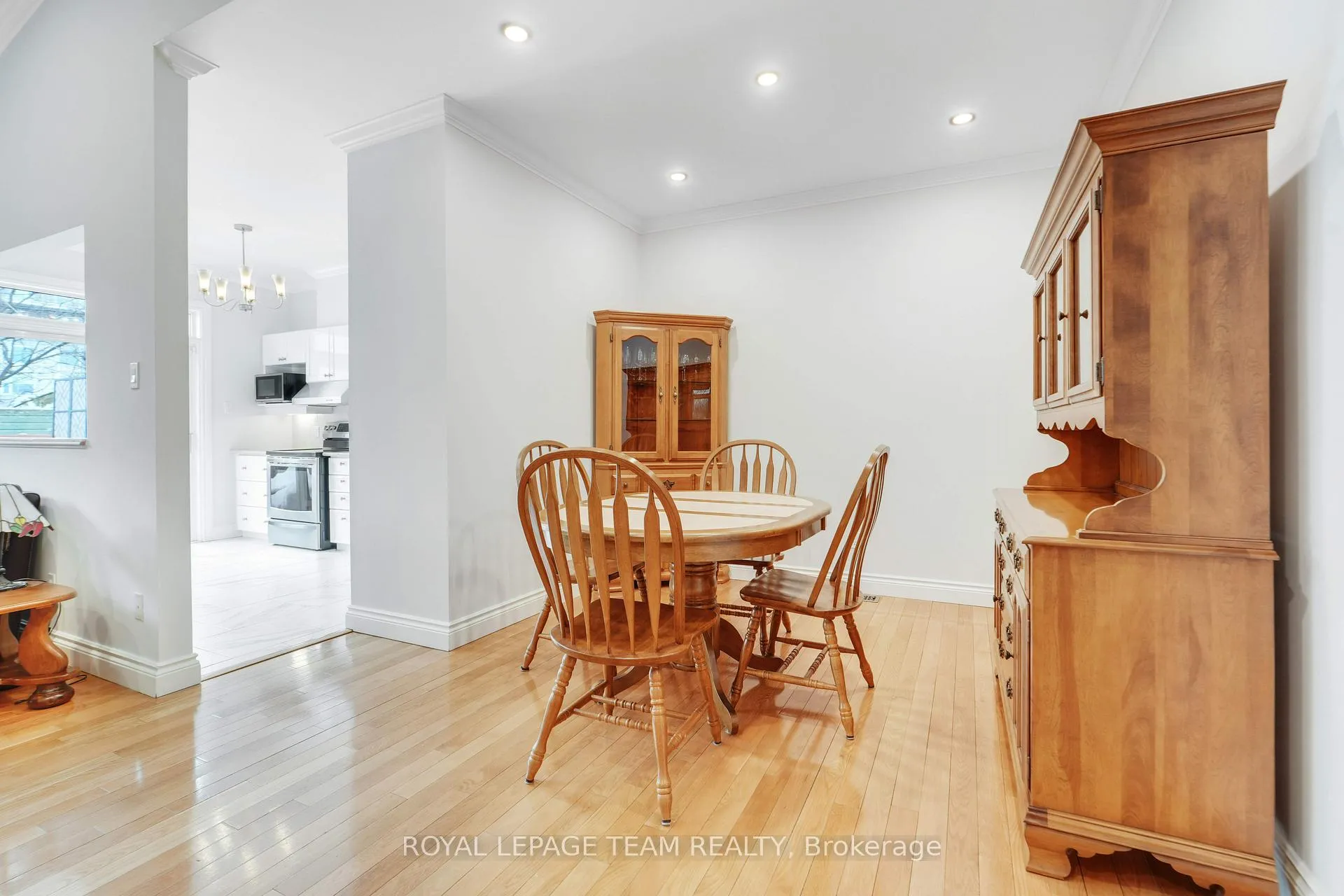 Photo 14 of 114 Bartlett Private, Ottawa, Hunt Club/Western Community — HOMEH