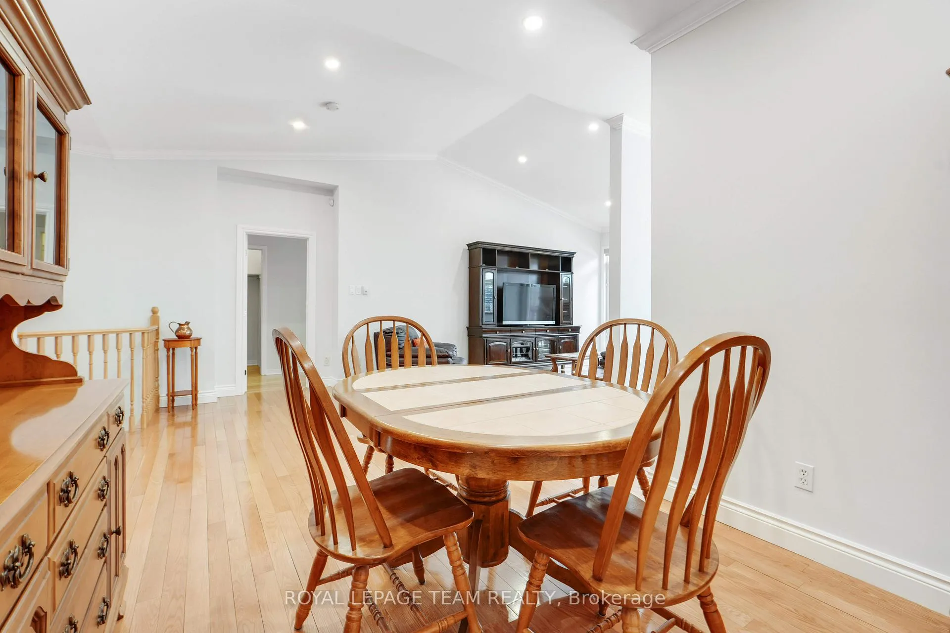 Photo 16 of 114 Bartlett Private, Ottawa, Hunt Club/Western Community — HOMEH